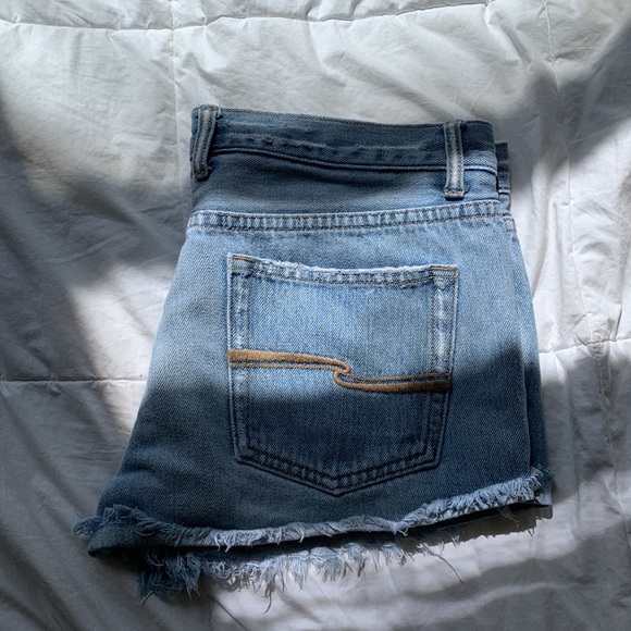 Low waisted Tilt jean shorts - Picture 2 of 6